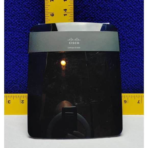 Cisco Linksys E1200 300 Mbps 4-Port 10/100 Wireless N Router - Picture 3 of 3